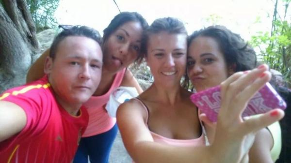 MjggMjose's tweet photo. Y que mejor manera de terminar de trabajar que cojamos y nos vayamos andar por el río!!! :) :) http://t.co/r8YoPom6CE