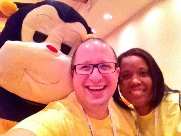 JustinGreis's tweet photo. Hangin' with the @EY_IILC bee!  Welcome to all 3,000 interns! #IILC #IILC2014 #interns @EYnews http://t.co/cVF5W6rmcz