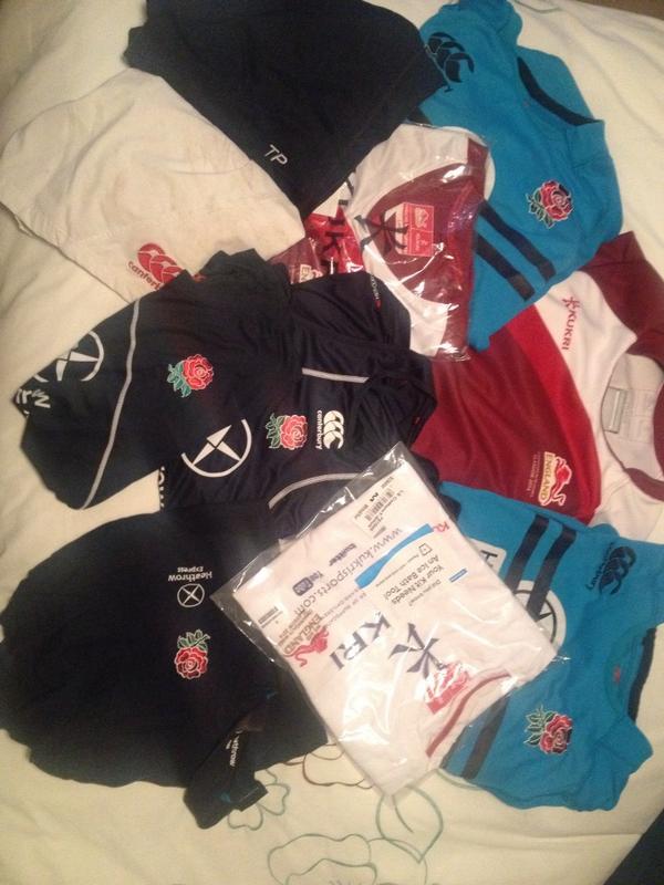 tpowell1985's tweet image. Kit clear out time...RT if you would like a bag of kit sending over. Will pick at random #needmorespace #movingtime