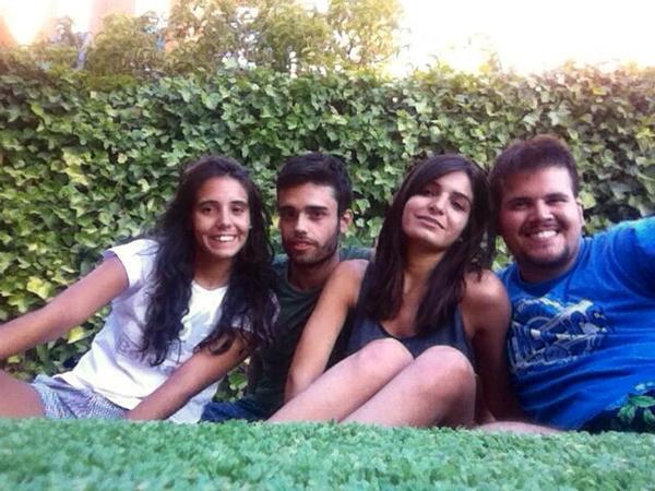 maralba92's tweet photo. Dia de piscina 😎😎 @Chusita_Medina http://t.co/BdYoRrEGQC