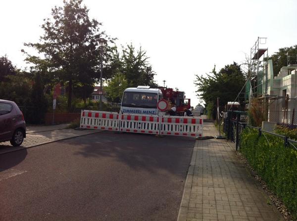 Absperr_Profi's tweet photo. Neue Bilder #absperrung #Vollsperrung #halteverbot #rsa http://t.co/ZVafczd38f