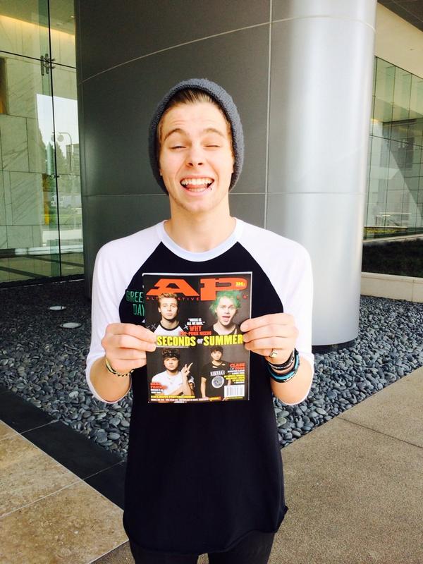 Luke5SOS's tweet photo. This is awesome (: @AltPress 
let's confuse some people. http://t.co/uNyhSxmRN5