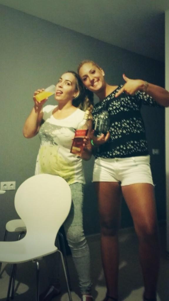 AroaZamudio's tweet photo. Un brindis por la cumpleañera!!🍻🍸@yre1514 @ICanterla http://t.co/btJyDO28IA