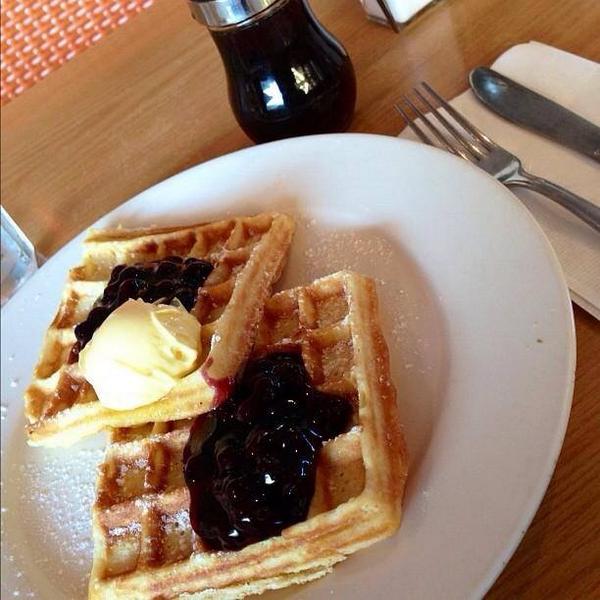 FlapJacksPH's tweet photo. Waffles are best with... #FlapjacksPh http://t.co/6hPBUygc16