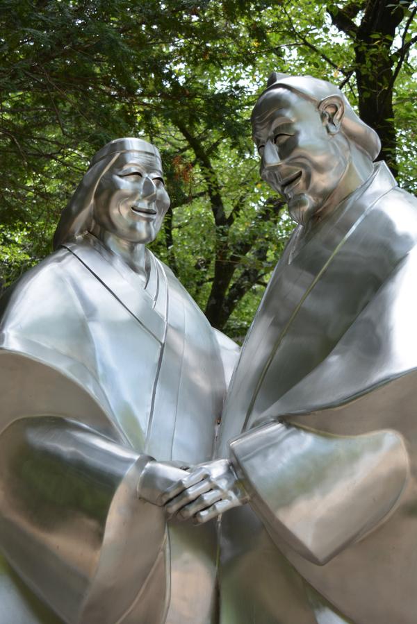 本日の安曇野】 石造りの道祖神が多い安曇野ですが、ステンレス製の