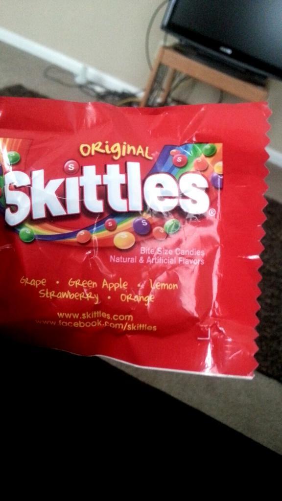 itsyourbodkyle's tweet photo. How can they call this "original" if they're including green apple?? #skittles #outrage #conspiracy #wheresthelime http://t.co/n8uDauPXyx