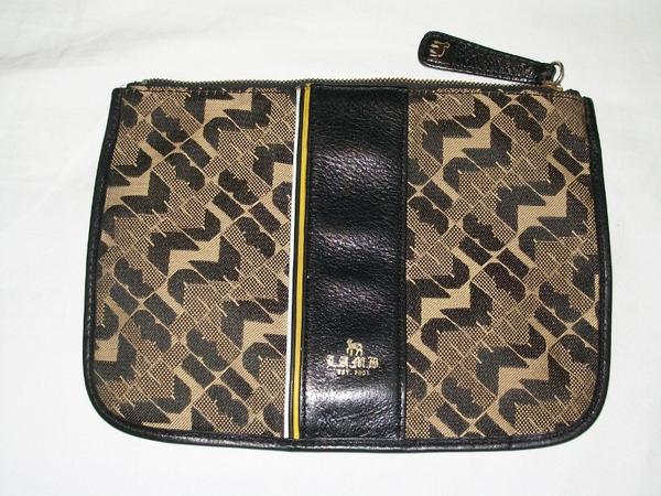 InBloomFashion's tweet photo. #gwenstefani #signature #lamb #cosmeticbag 
http://t.co/bb5c585smv http://t.co/cLOUeDEp4F