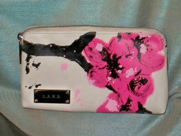 InBloomFashion's tweet photo. #gwenstefani #cherryblossom #lamb #cosmeticbag 
http://t.co/MD2AwLXr3p http://t.co/k0uSLQQG6X