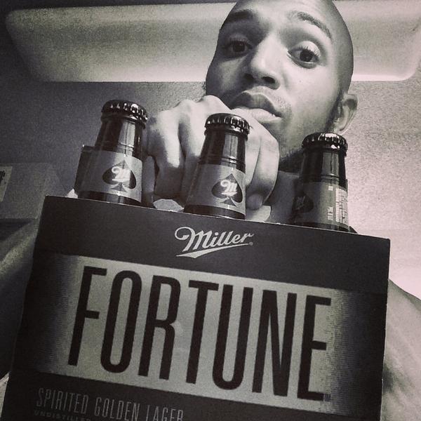 CASHL3WIS's tweet photo. Just hangin out with my good friends the Miller's @MillerFortune http://t.co/b3NkCJwwPa