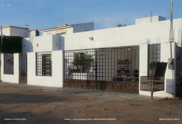 Venta Casa 109m2 en terreno de 237m2 ubicada en Calle Politecnico e/Manatí y Estrella de Mar goo.gl/xW02jL