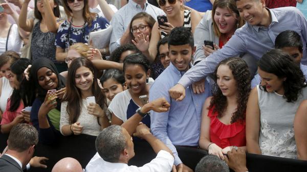 Fist bumps spread fewer germs than handshakes, study says. on.mash.to/1tqeB8f