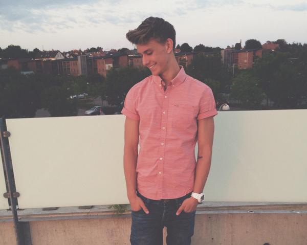 BorisLaursen's tweet photo. RT for a DM/followback 😄✌️ http://t.co/Mm6YZmP0pK