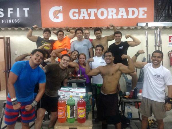 surfmilio's tweet photo. La mama de los pollitos ajajaj #box #cumpleanera #wod #comunidad @LacostaCF @maruvargas82 @Roberto_rO_O @WEsker_JOx http://t.co/ZTTes3Xrpe