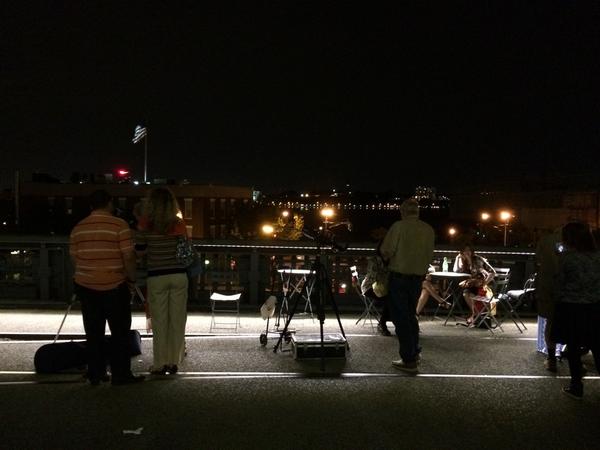 RedeemerDT's tweet photo. #SpottedDowntown stargazing on the @highlinenyc. Happens every Tuesday night. 🌃✨ #NYCurrents http://t.co/dsnEppBf2B