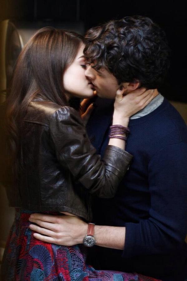 otperfection's tweet photo. Aria and Ezra. http://t.co/bChe2aulLH