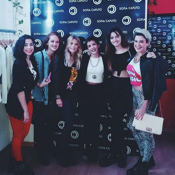 Ambar_CASFA's tweet photo. Las amo chicas http://t.co/3goIScyyZv