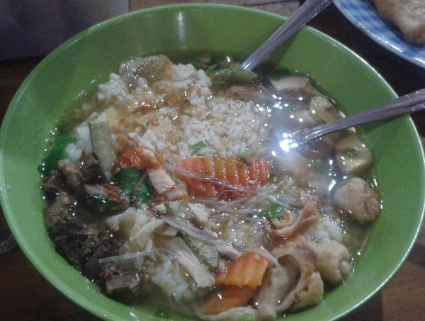 NasgorCukong's tweet photo. Nasi Timlo plus Es Degan Gula Jawa yang legendaris  di Es Masuk 2 ( Grogol, Sukoharjo) #KulinerMudik #kulinerSolo http://t.co/uFb2tlecgx
