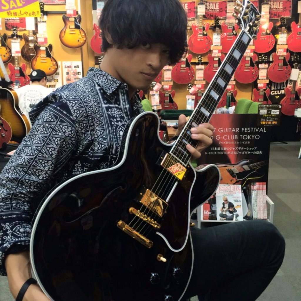 Yamanaka Takuya 買ってしまいました かなり大物です 黒金です 山中たくや色です 黒金の二本体制でライブ突っ走ります 白のギターちゃんは どう使われるのか お楽しみに さぁ この曲からどんな曲が生まれるのか Http T Co Zal9be2mg4 Yamanaka Takuya 買ってしまいました かなり大物です 黒金です 山中たくや色です 黒金の二本体制でライブ突っ走ります 白のギターちゃんは どう使われるのか お楽しみに さぁ この曲からどんな曲が生まれるのか Http T Co Zal9be2mg4