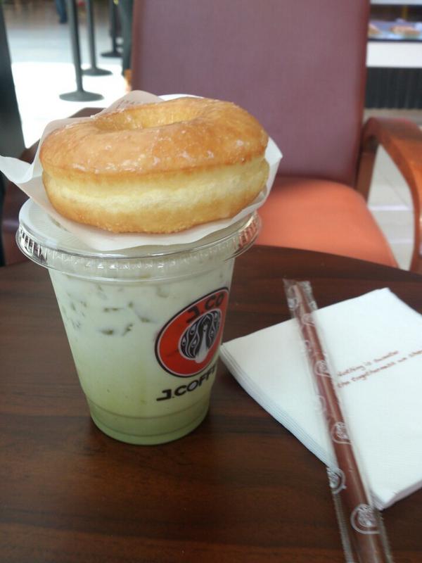 mpokendah's tweet photo. Ngadem... Panas bener di luar (at @LippoMallPuri w/ 11 others) https://t.co/aQfcrTAGPh http://t.co/aCs1tMbRCg
