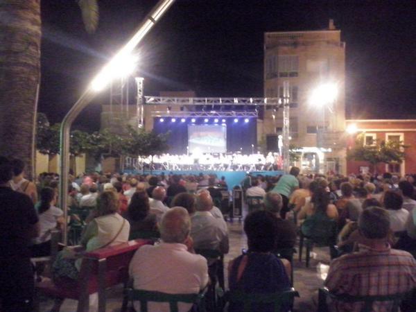 MyrikaChispas's tweet photo. Noche completa con la persona mas especial del mundo. Gracias por hacerme feliz @MaikelMusico7 http://t.co/KvtkvzkXzp