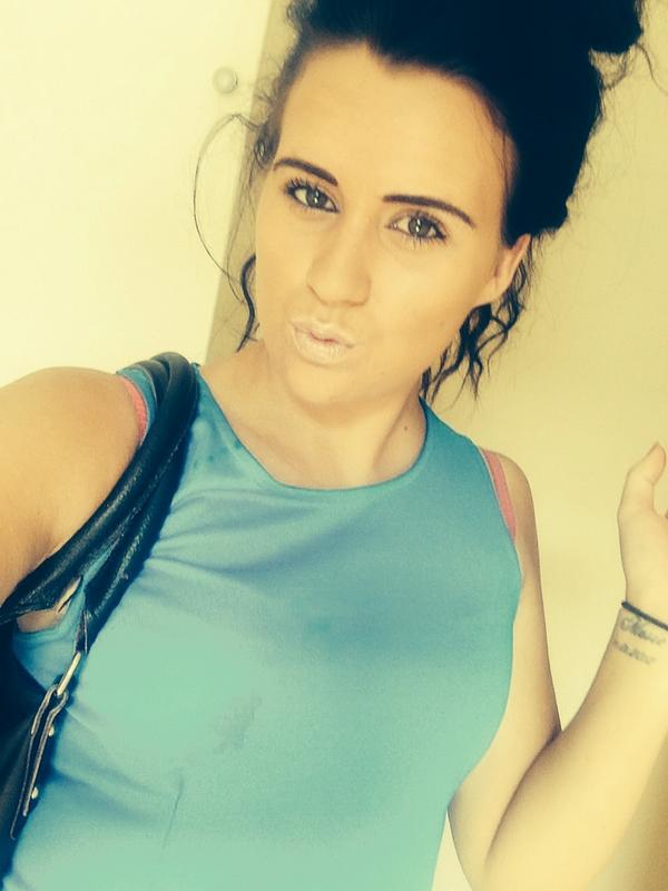LouiseBrake's tweet photo. Selfie 🎽💙💦 http://t.co/uw8voPd40W