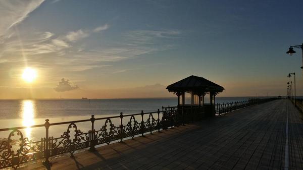 Ryde Pier in the Isle Of Wight is beautiful in the evening 
#sunset #Rydepier #IsleOfWight #photography