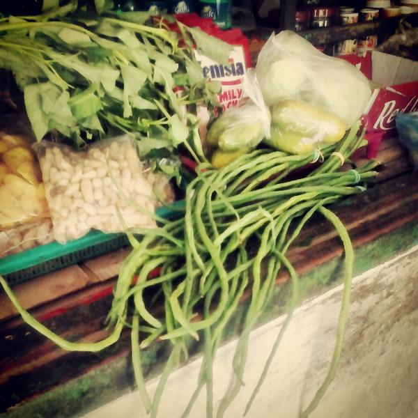 Asepzz's tweet photo. rujakan enak yah.. ada yang mau? http://t.co/yd5FWQNNQi