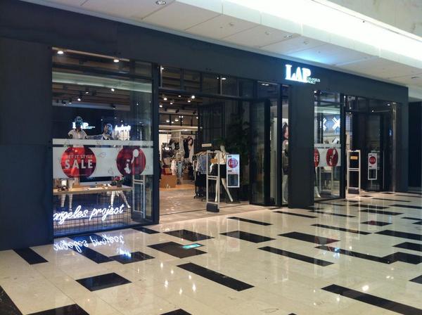 zipperskeeper's tweet photo. [입점] LAP @LAP_KOREA 때아닌 입점소식을 알려드립니다.
사실, 봄부터 입점해서 절찬리 판매중이지만, 미처 놓쳐버렸네요.
6개 매장 확인 후 방문해보세요~
http://t.co/NZ6SHEK9TD http://t.co/WnZAbaDXwQ
