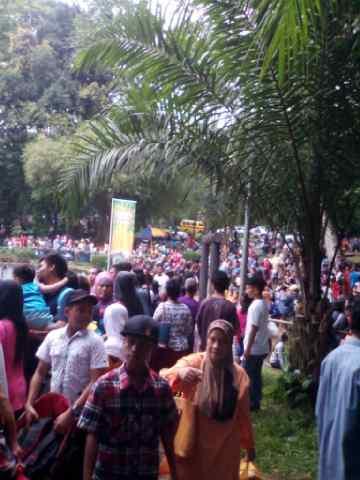 cc <a href="/taufanXghazalie/">gogon</a> RT <a href="/TMCPoldaMetro/">TMC Polda Metro Jaya</a>: RT <a href="/eva_andryani/">eva andryani</a>: 15.16  Suasana Pengunjung Di Taman Margasatwa Ragunan