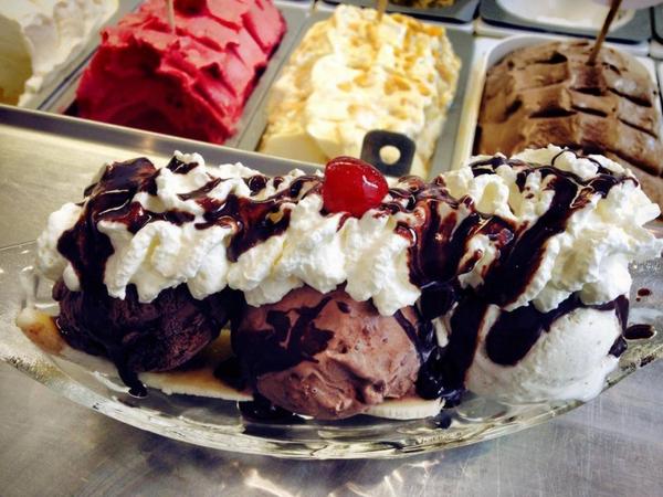 LovinDublin's tweet photo. The Top 10 Ice creams in Dublin - you'll need a napkin while reading!  http://t.co/jqgrE0m30a http://t.co/qbV1gVDEiO