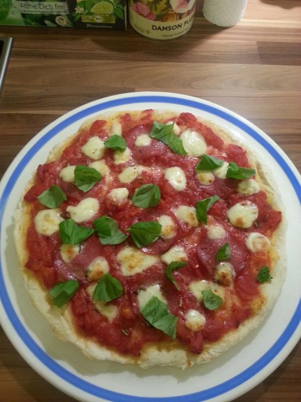 annee1980's tweet photo. Pizza a la Jamie Oliver http://t.co/0aaM1Ci6qn