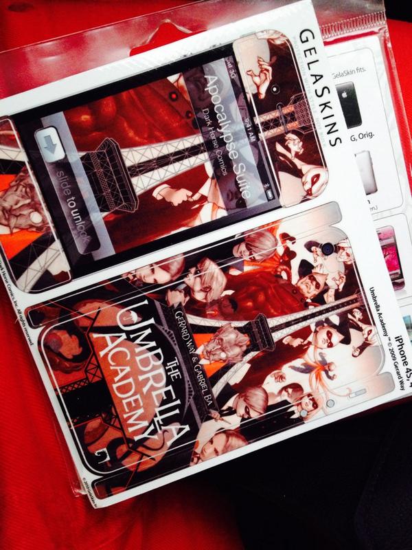 Tricia_Killjoy's tweet photo. GUYS LOOK WHAT I FOUND IN A HOLE SOMEWHERE http://t.co/FLPRlIOlWO