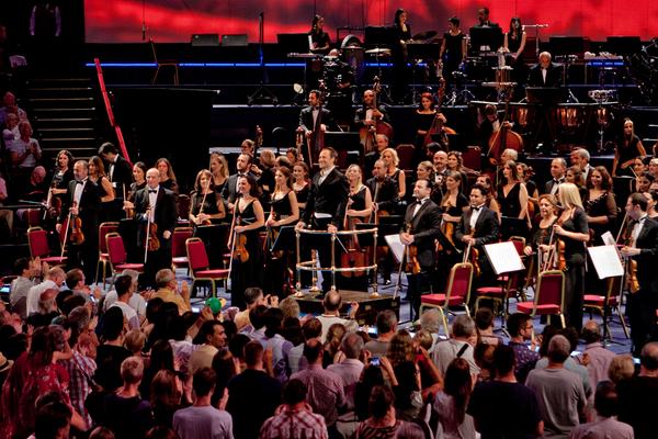 borusanholding's tweet image. BİFO, BBC Proms sahnesinde dakikalarca ayakta alkışlandı. Bu gurur hepimizin! #BBCProms2014 #BIFO