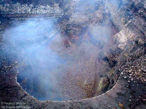 sabiastuque_'s tweet photo. Cuando los conquistadores españoles encontraron el volcán Masaya en Nicaragua creyeron que era la puerta al infierno. http://t.co/SSE9u0uYbI