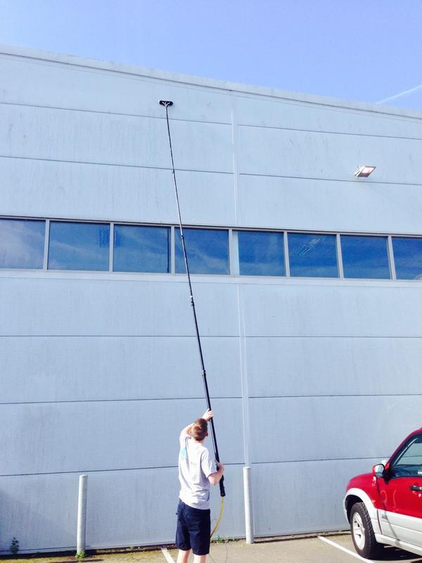 Your_Windows's tweet photo. Cleaning Chartwell Business Centre today. #commercialwindowcleaning #lancingindustrialestate http://t.co/Xi9VdUYvkC