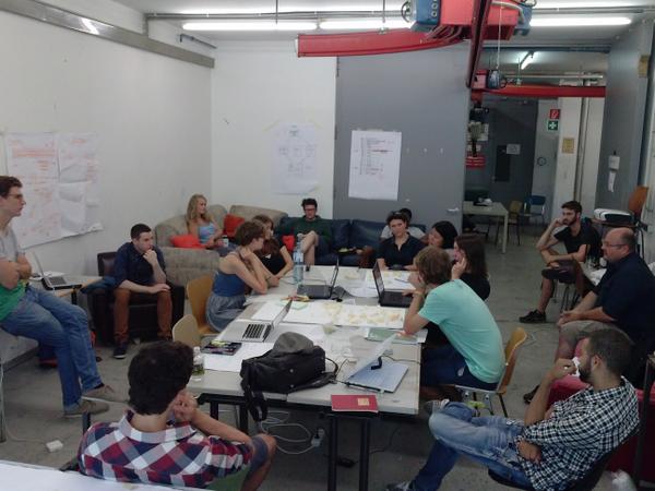 2d_2m's tweet photo. @milliardenstadt treffen im arsenal - zwischenstand besprechung http://t.co/kXylaanwE7