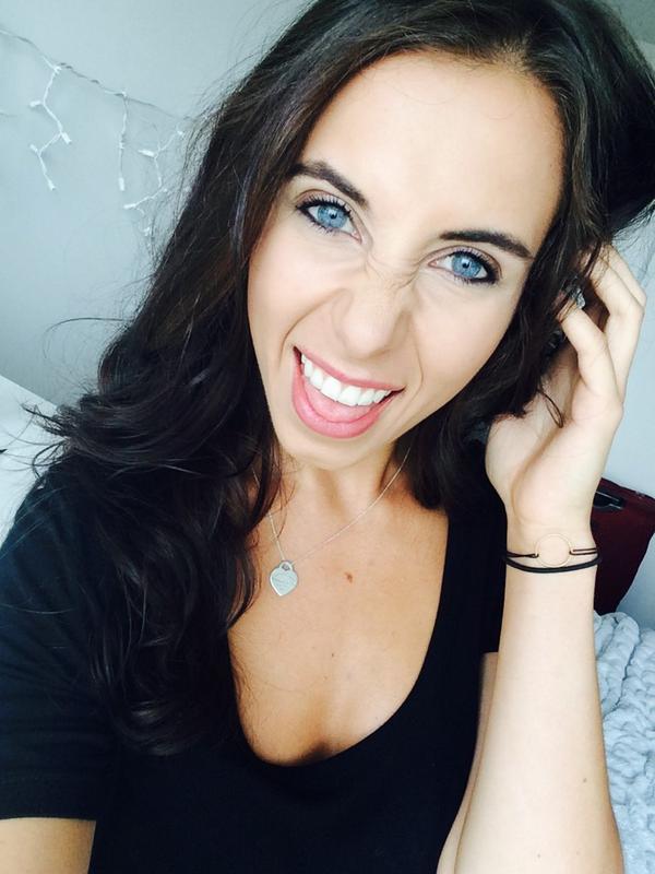 keepupwithliv's tweet image. Happy Hump Day! 🐫👈 get it? #meinanutshell #HumpDay