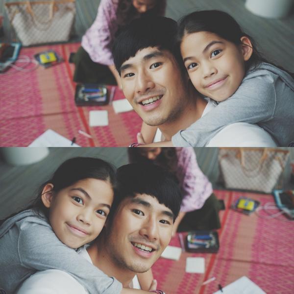 มาท่าเดียวกับโหม่ยเบยยย @mayocharlie แอบติดพี่ <a href="/marinaemmb/">Marina Balenciaga</a> นิดดดนุง #สายลับ3มิติ