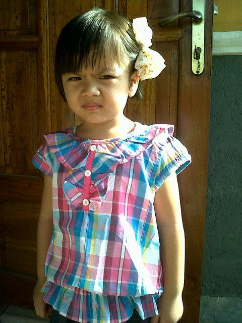 Pasti bakal kangen bgt sama si kecil ini,penghibur hari" lebaran,aaah sedih nya luar biasa di tinggal dia :'( ({})