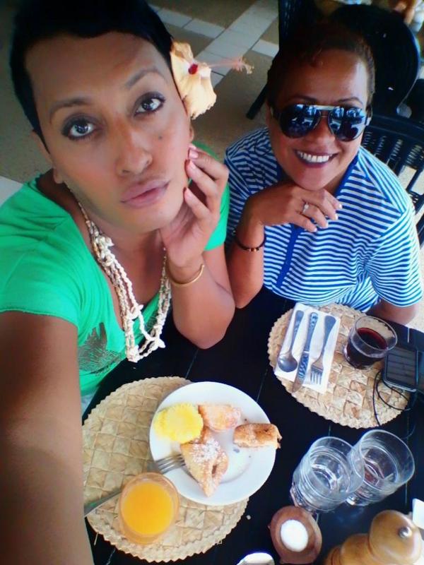 Friends who know youre flaws and craziness will understand you better~they will always love you no matter wat♥