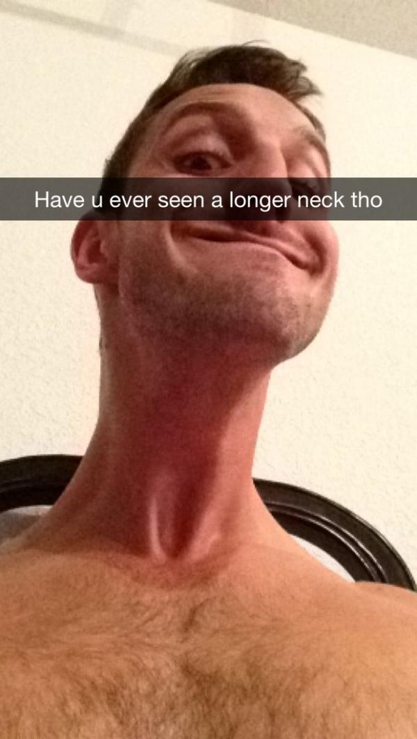 WTFSnaps's tweet image. Did someone say Giraffe?