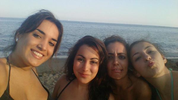 Mbratillos2's tweet photo. Diaa de playaaaa!! @alpra94 @AndreaRollan @La_Rocii7 @CrisArroyo_ http://t.co/b8DMPYB3TX