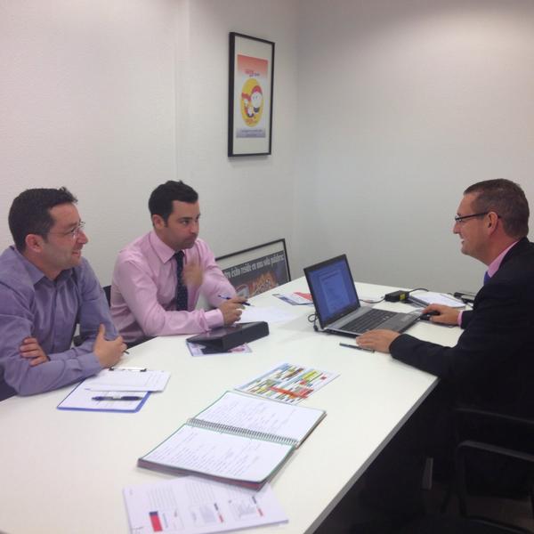 EscuelaREMAX's tweet photo. Consultoría focalizada en formar y hacer líderes a sus Oficinas con un gran trabajo personalizado. @Remax_Tandem http://t.co/sQrFHO5J1h