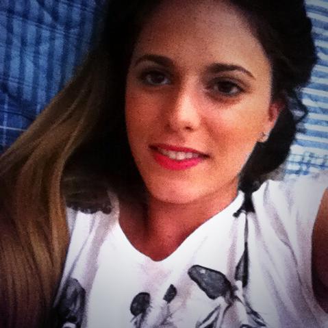 sofiicg91's tweet photo. Que nadie te quite tus sueños, alcanza todo aquello que te propongas🙉💄🌌 http://t.co/8huf3jwimB
