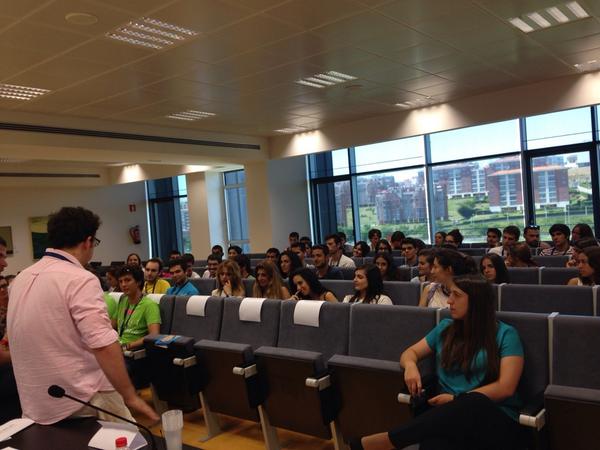 ceem_medicina's tweet photo. El CO del CEEM CUP explica las actividades de los próximos días #CEEMCUP http://t.co/kodV8gCNRY
