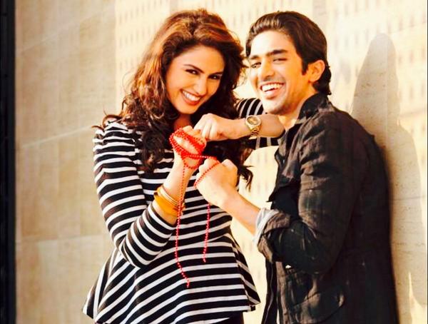 flimfare's tweet photo. Sister@humasqureshi turns journalist and shoots questions to brother @Saqibsaleem.-bit.ly/1zuE1Ss http://t.co/VY26fPod3F