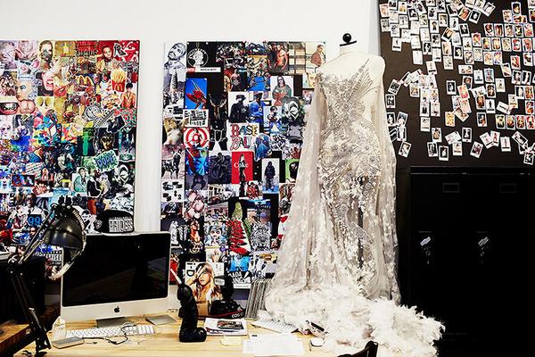 SpeedBlogApp's tweet image. See The Workspaces Of 14 Leading Creative Minds buff.ly/1rA9azr via @FastCoDesign