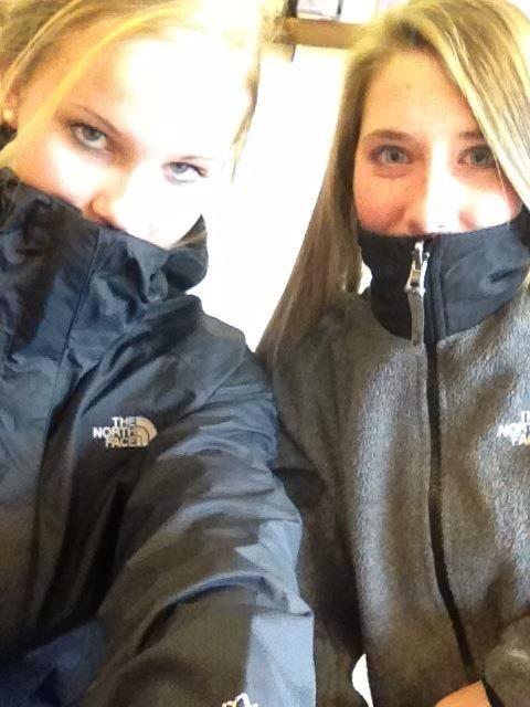 maddiechase_'s tweet image. happy birthday @flammeon5 🎈🔥#2can #fancyfingers