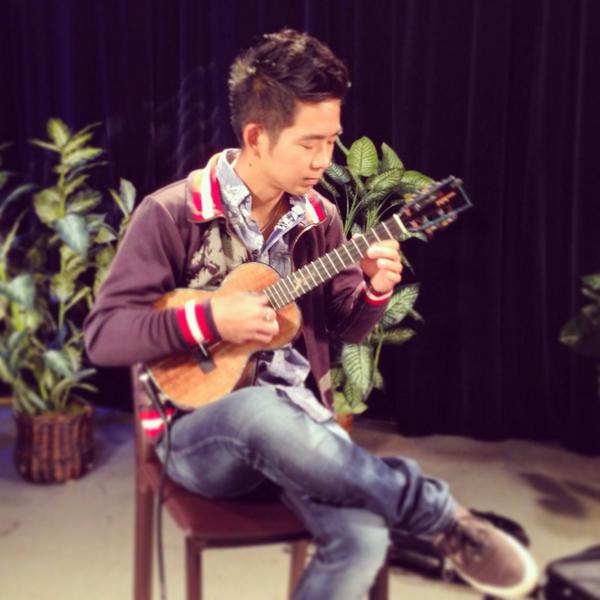 JakeShimabukuro's tweet photo. Good morning Hawaii! Jake will be on @KITV4 morning news very soon. #netflix #lifeonfourstrings http://t.co/Lth1TvbPog