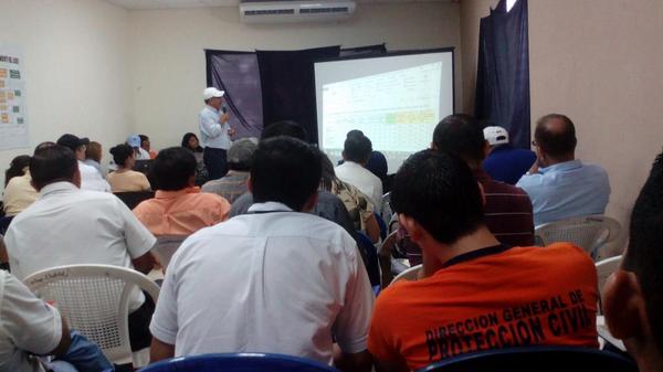 Acomalapa1's tweet photo. Reunión de trabajo con Gobernación /CENTA Para buscar alternativas a los desastres generados por la Sequía. http://t.co/SArh1cB6wR